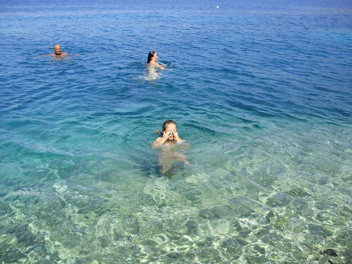 I&J Relaxing Beach Apartments Račišće المظهر الخارجي الصورة