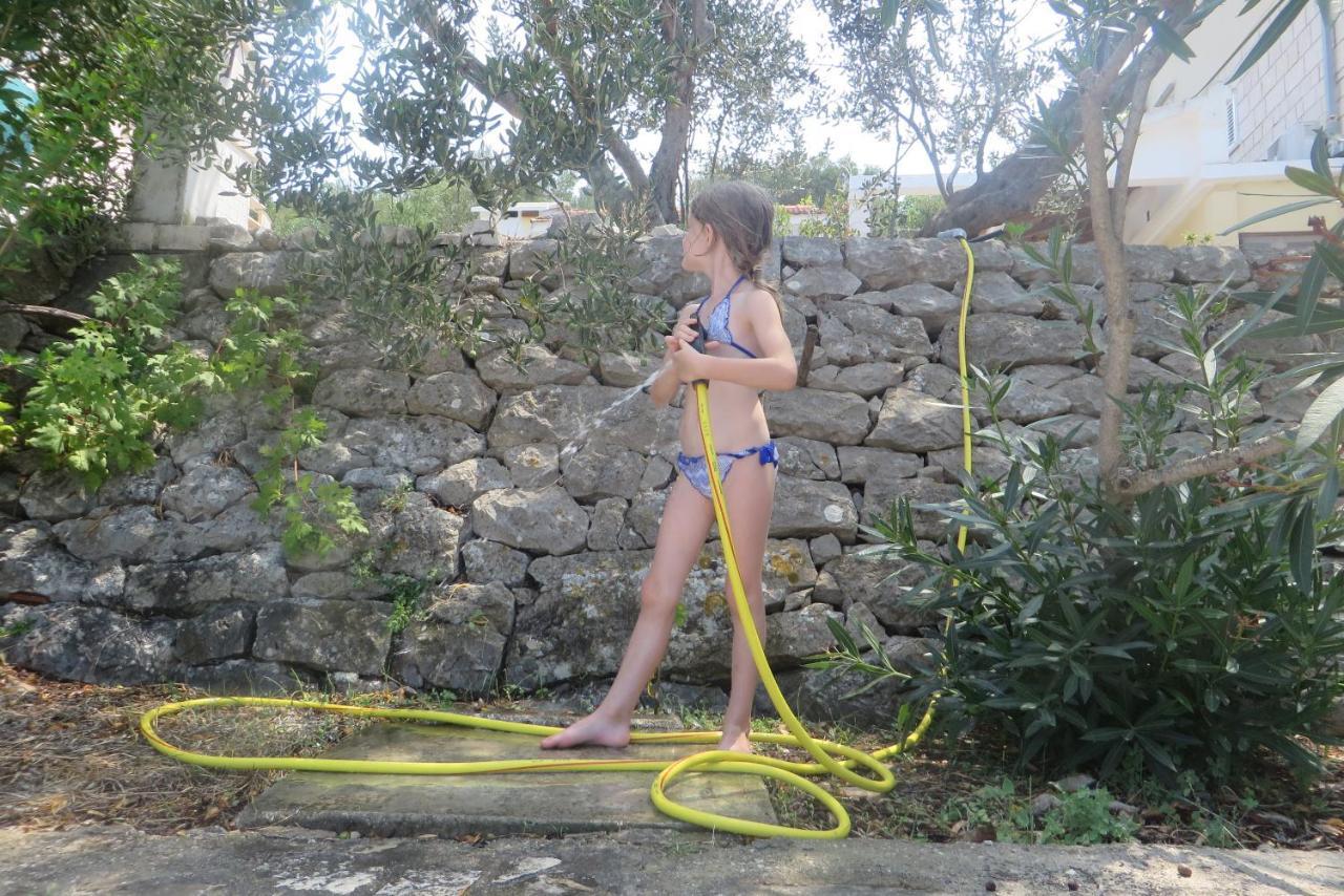 I&J Relaxing Beach Apartments Račišće المظهر الخارجي الصورة